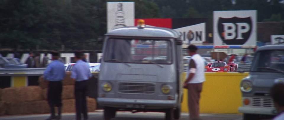 Peugeot J7 Car