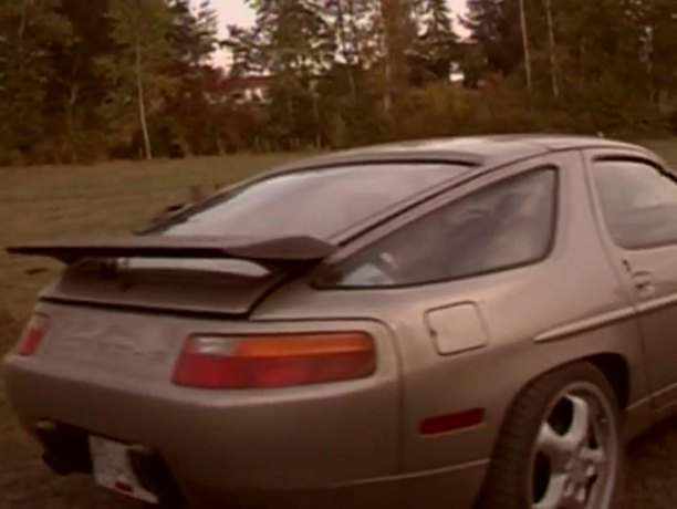 Porsche 928 S4