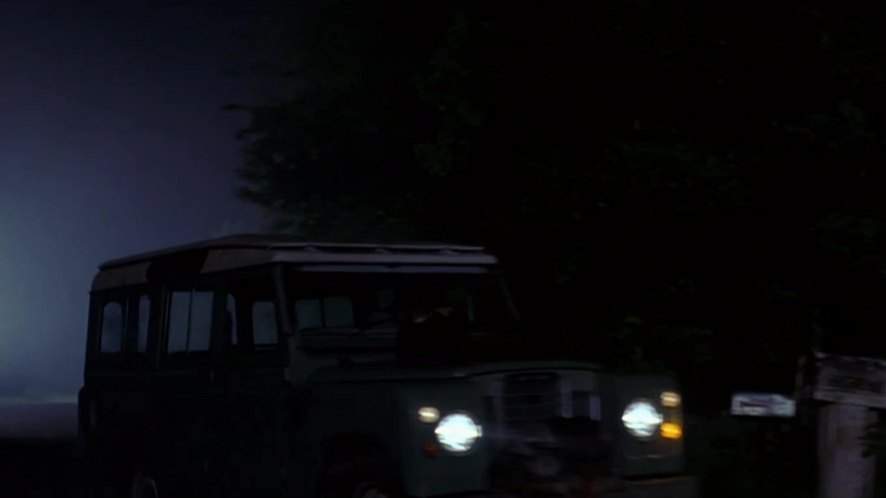 Land-Rover 109'' Series III Station Wagon