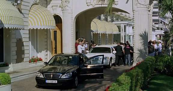 Lincoln Town Car Stretched Limousine