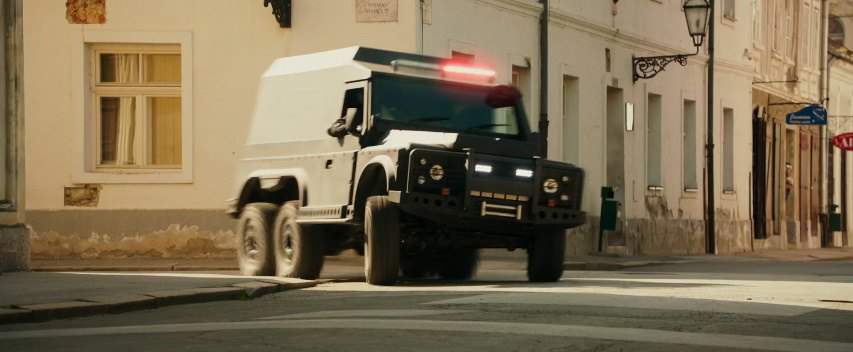 Land-Rover Defender 90