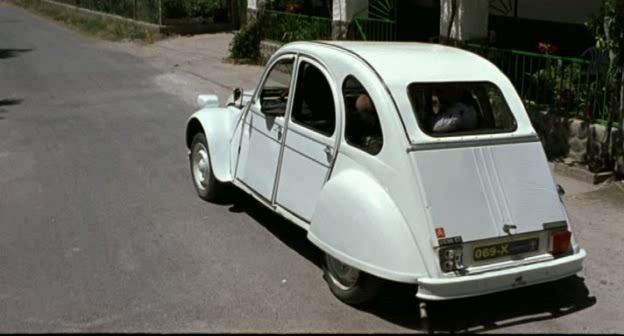 Citroën 2CV 6 in Mucha Sangre
