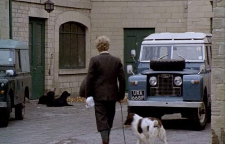 Land-Rover 109'' Series IIa Station Wagon