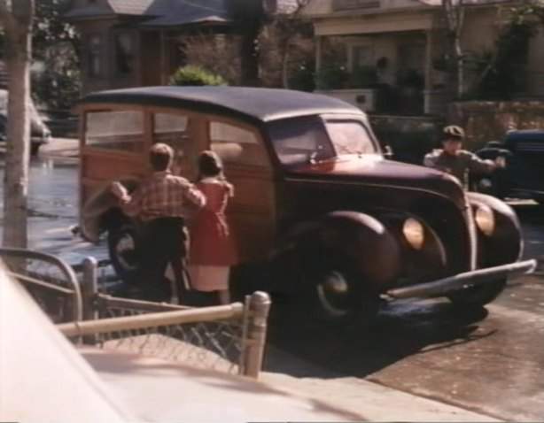 Ford V8 De Luxe Station Wagon