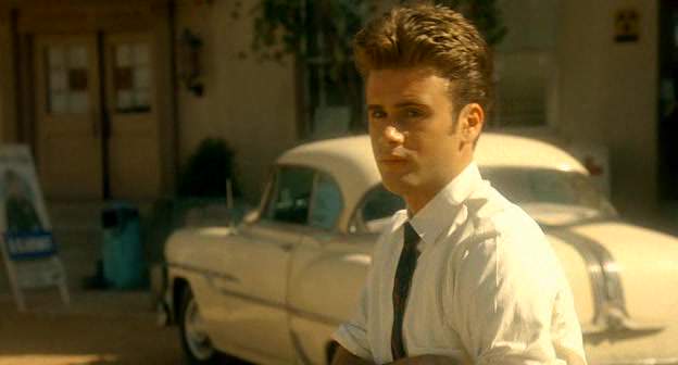 Pontiac Chieftain De Luxe