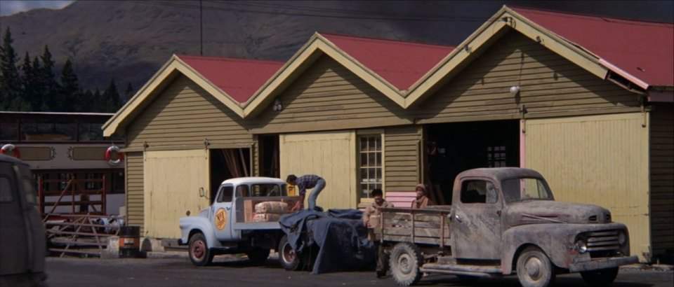 Bedford J2
