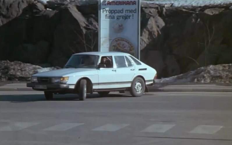 SAAB 900