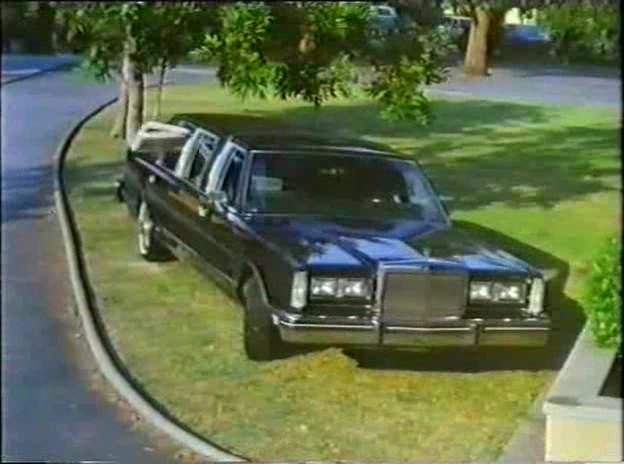 1981 Lincoln Town Car Stretched Limousine in Free Ride