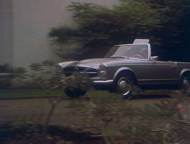 Mercedes-Benz 230 SL