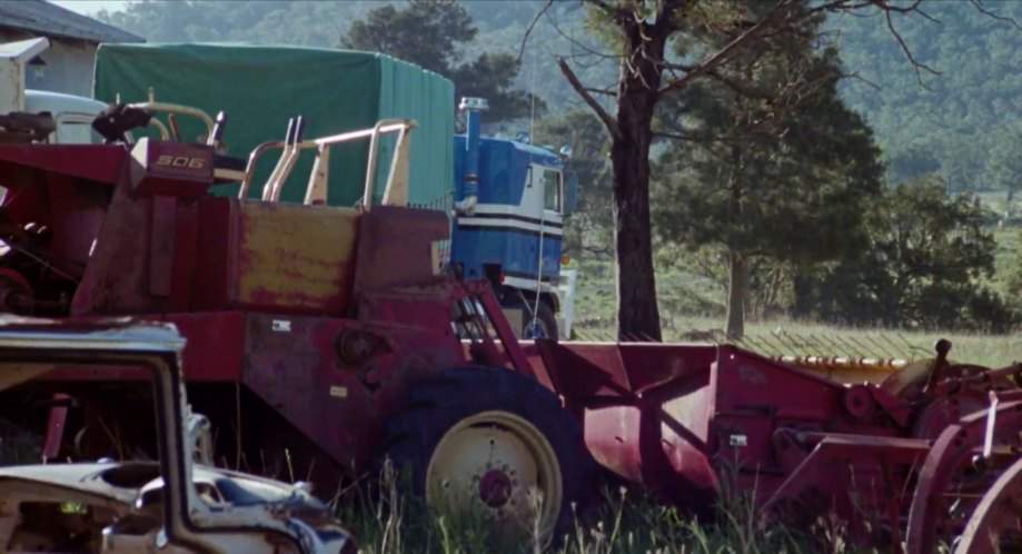 New Holland 905