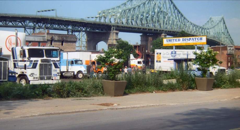 Freightliner FLT