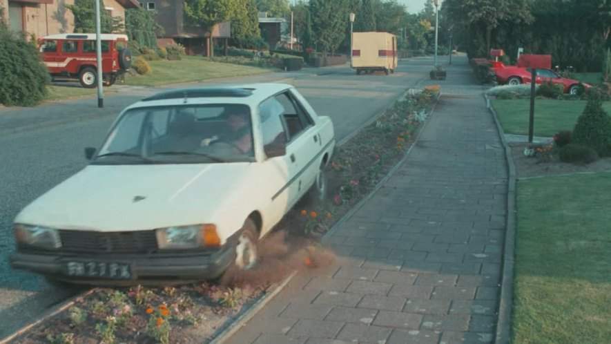 Peugeot 305