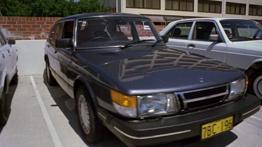 SAAB 900