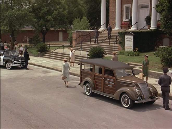 Ford V8 De Luxe Station Wagon