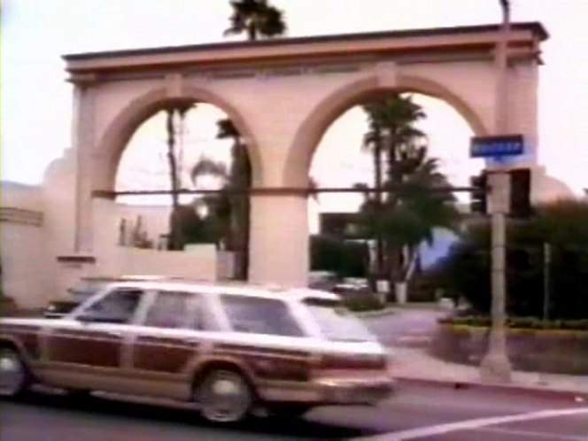 Chrysler LeBaron Town & Country