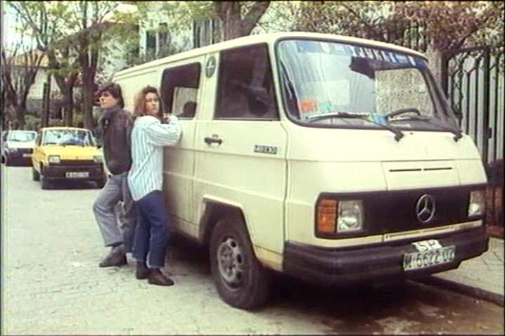 Mercedes-Benz MB 100