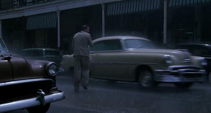 Pontiac Chieftain De Luxe