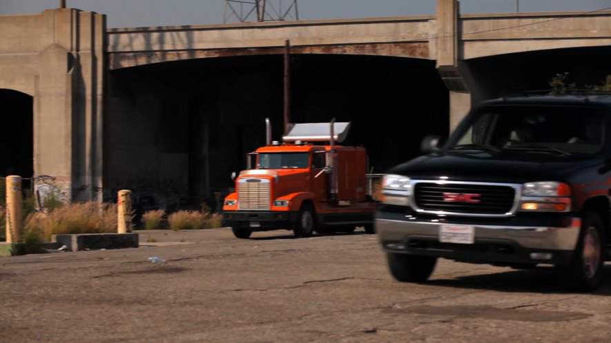 Freightliner FLD
