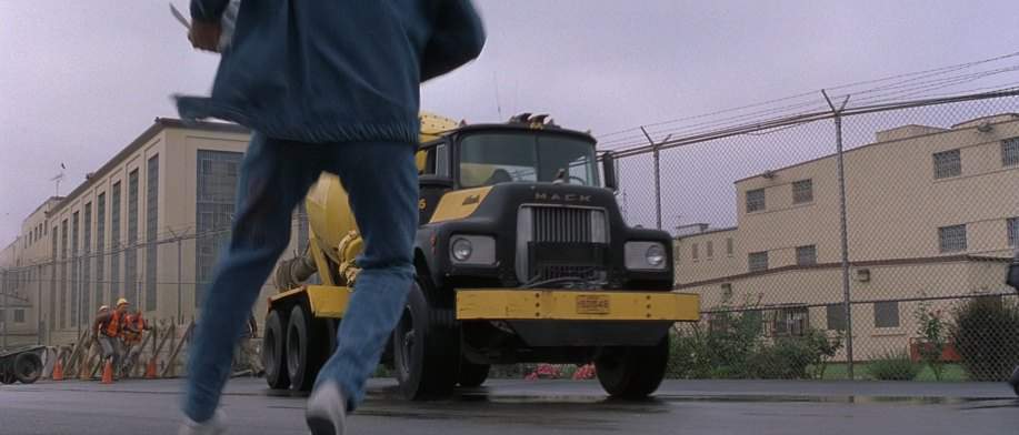 Mack DM-600