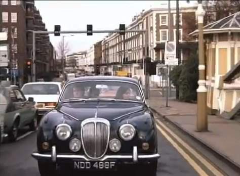 Daimler V8 250
