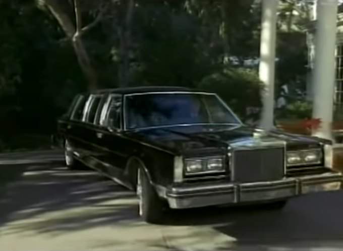 Lincoln Town Car Stretched Limousine