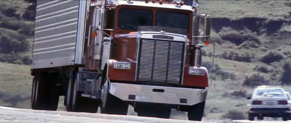 Freightliner FLC 120 64 T