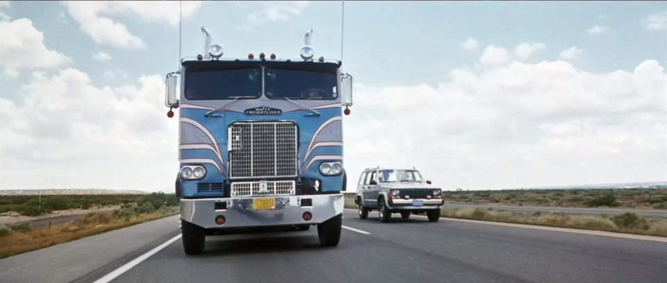 White-Freightliner WFT-8664T
