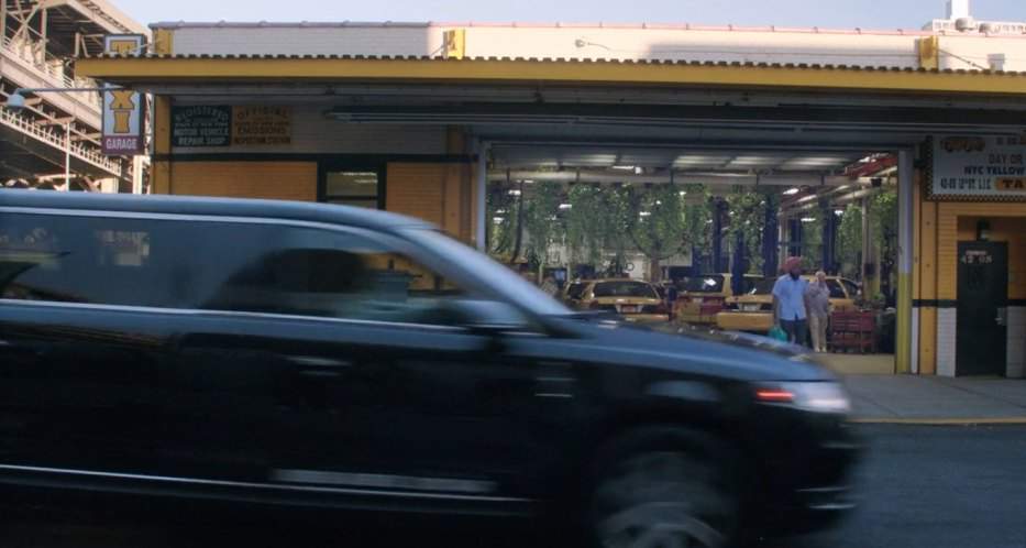Lincoln MKT Stretched Limousine
