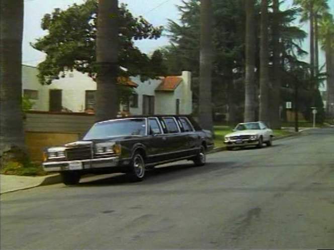 Lincoln Town Car Stretched Limousine