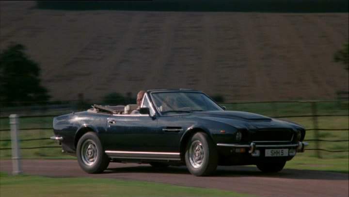 Aston Martin V8 Volante