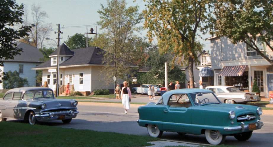 Pontiac Strato Chief