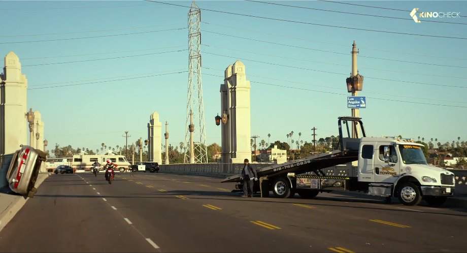 Freightliner Business Class M2 106