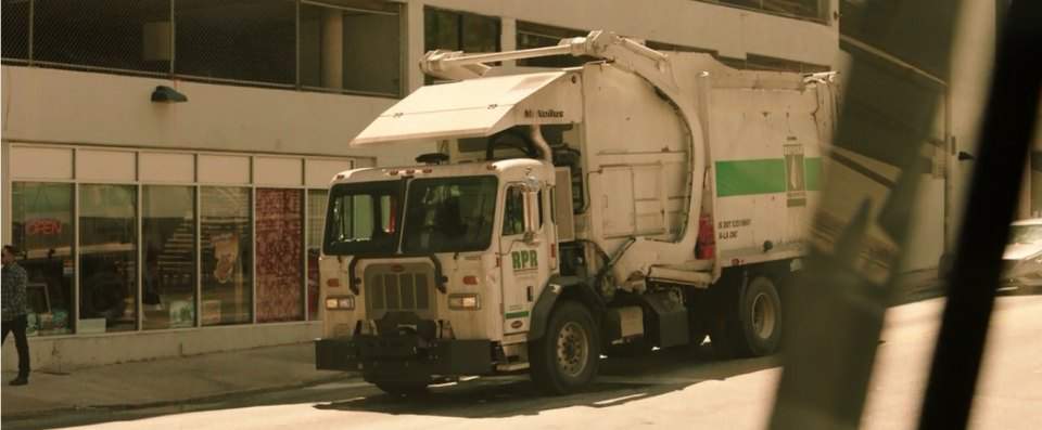 Peterbilt 320