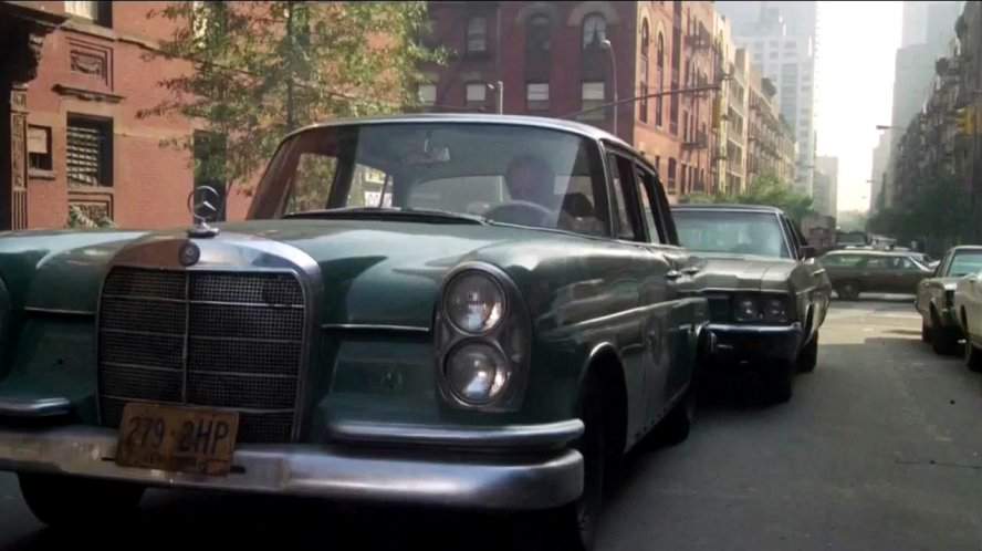 Mercedes-Benz 220