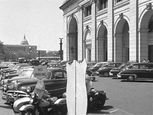 Pontiac Chieftain De Luxe