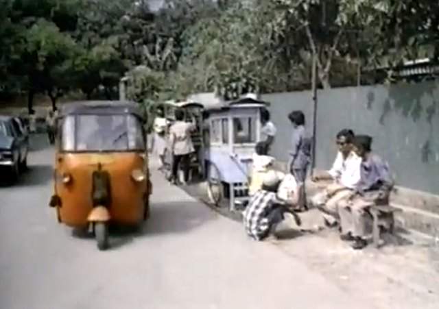Bajaj RE