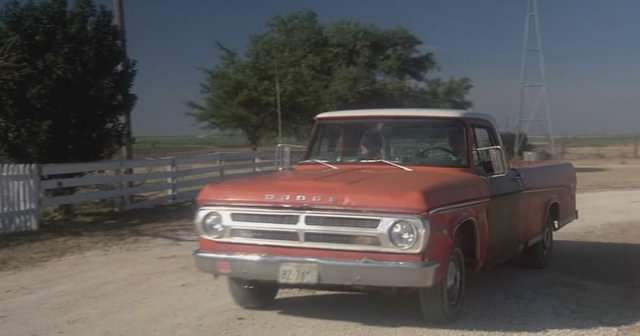 Dodge D-100