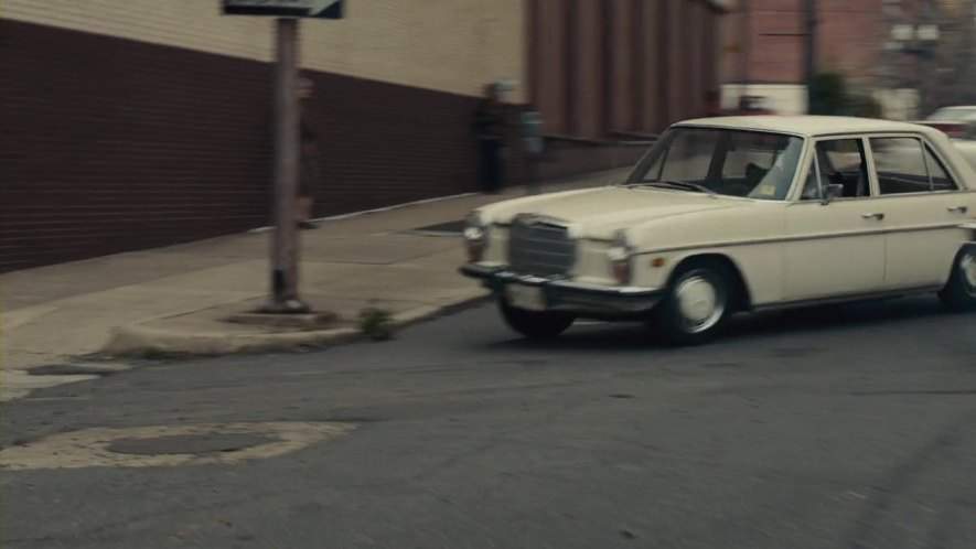 Mercedes-Benz 220