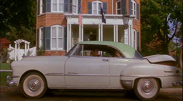 Pontiac Chieftain De Luxe