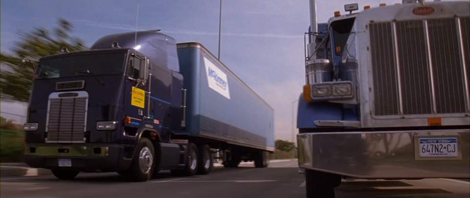 Freightliner FLA 104