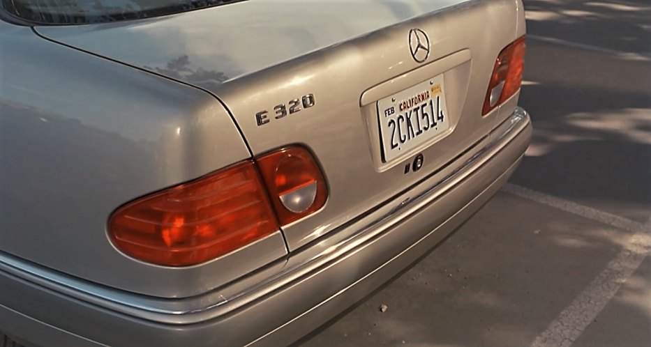 Mercedes-Benz E 320
