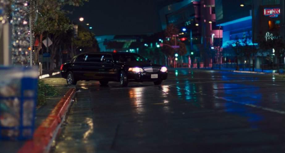 Lincoln Town Car Stretched Limousine