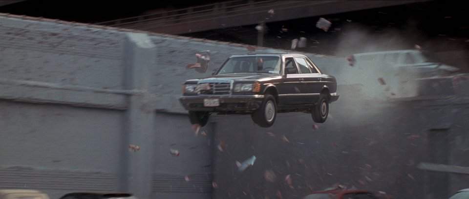 Mercedes-Benz 560 SEL