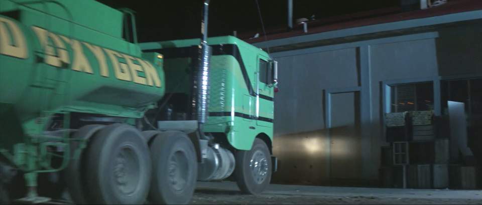 White-Freightliner WFT-8664T