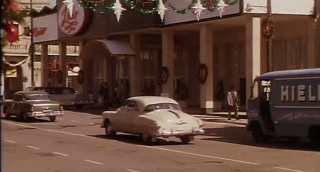 Pontiac Chieftain De Luxe