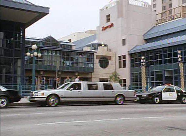 Lincoln Town Car Stretched Limousine