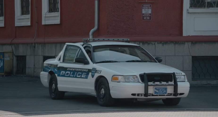 2003 Ford Crown Victoria in 211