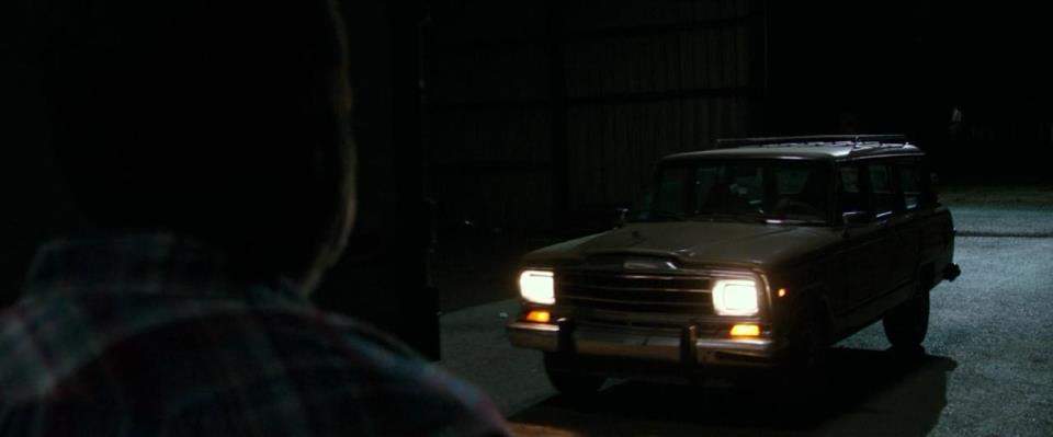 1989 Jeep Grand Wagoneer in Traffik