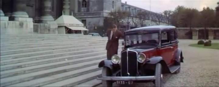 1933 Renault Taxi G7 in Bedevilled