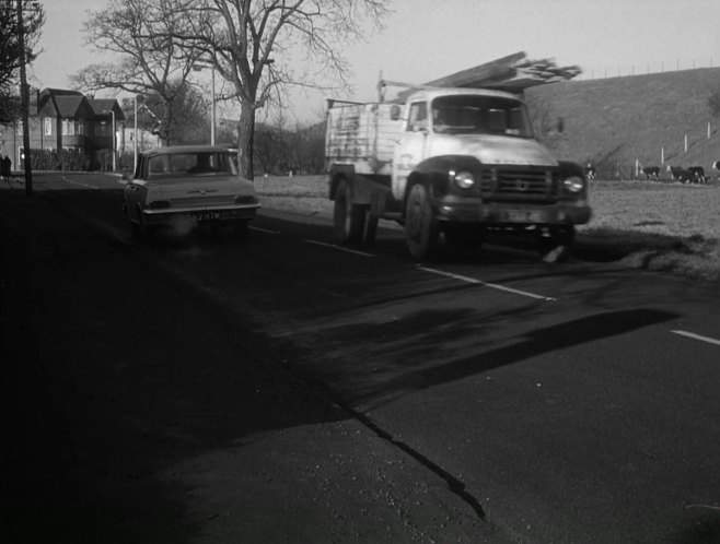 Bedford J5